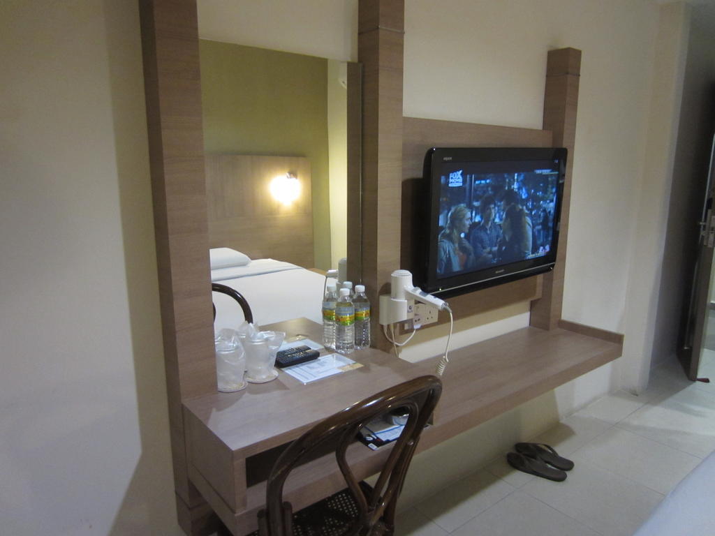 Radiant Hotel Sitiawan Habitación foto