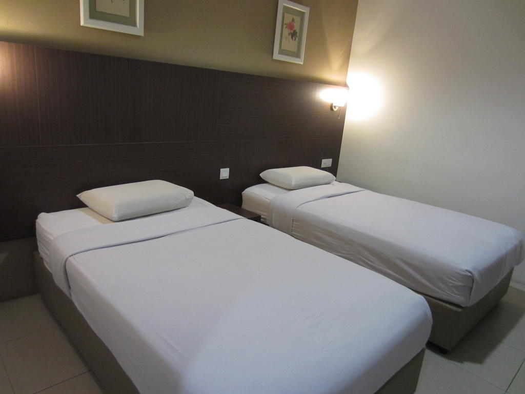 Radiant Hotel Sitiawan Habitación foto